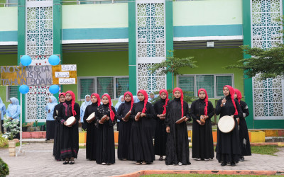 Murid MAN 2 Labura Hidupkan Nostalgia Musik 90-an dengan Sentuhan Bahasa Arab