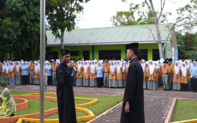 Sarat Nilai Keislaman, Siswa XI IPS 2 MAN 2 Labura Tampilkan Kisah Qabil dan Habil