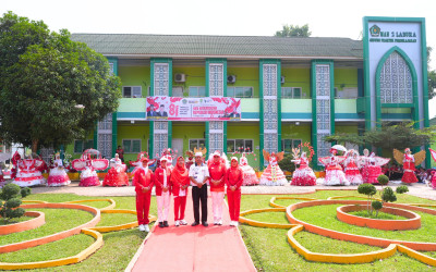Kreatif dan Inspiratif, MAN 2 Labura Semarakkan HUT ke-81 RI dengan Fashion Show Barang Bekas