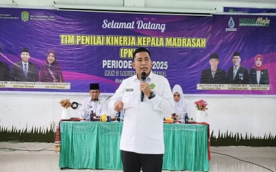 Bimbingan Kabid Penmad Kemenag Sumut Pada Guru MAN 2 Labura   